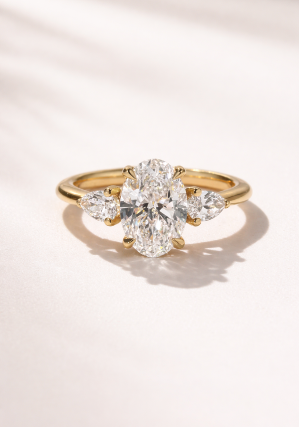 Anillo de Compromiso "Zohar" en Corte Oval