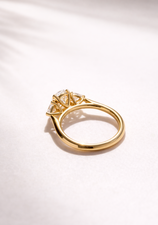 Anillo de Compromiso "Zohar" en Corte Oval