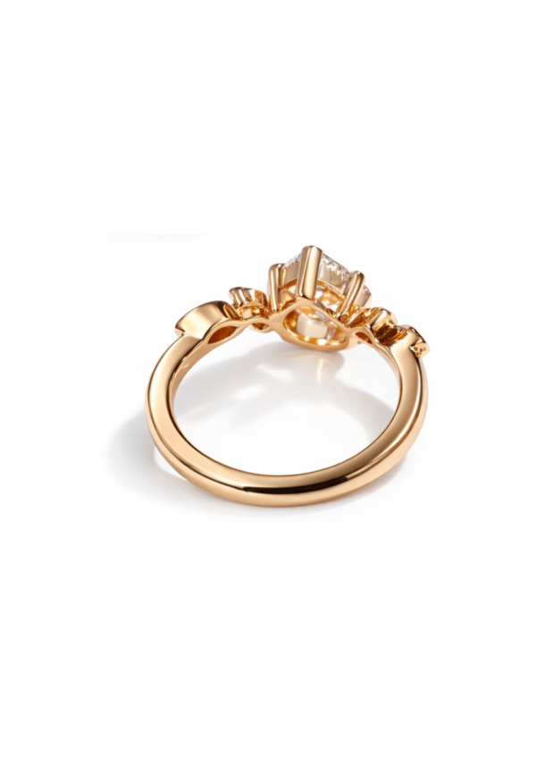 Anillo de Compromiso "Edén" en Corte Pera