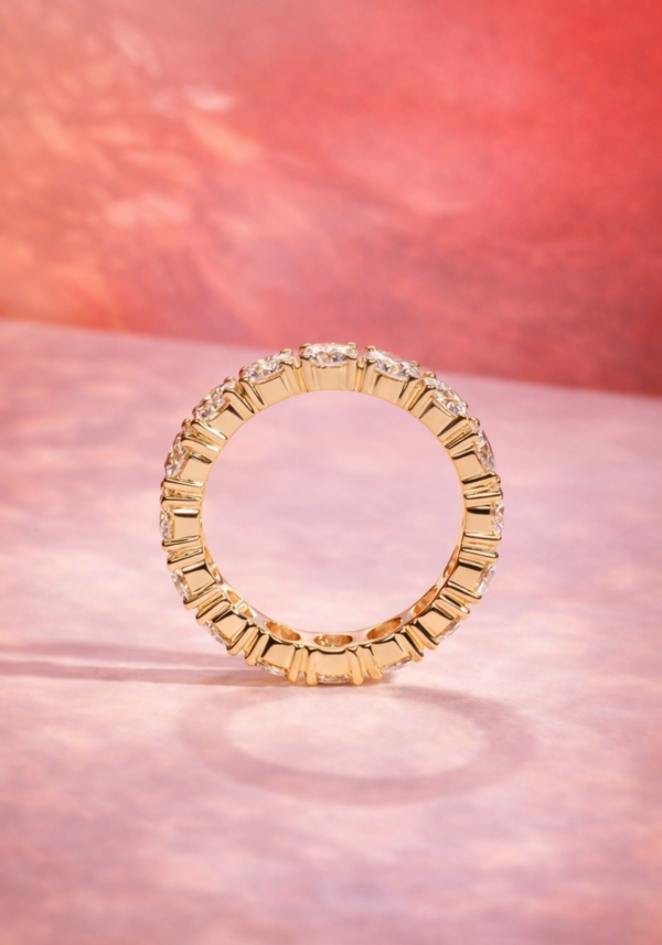 Anillo "Noah" con Diamantes en Corte Redondo