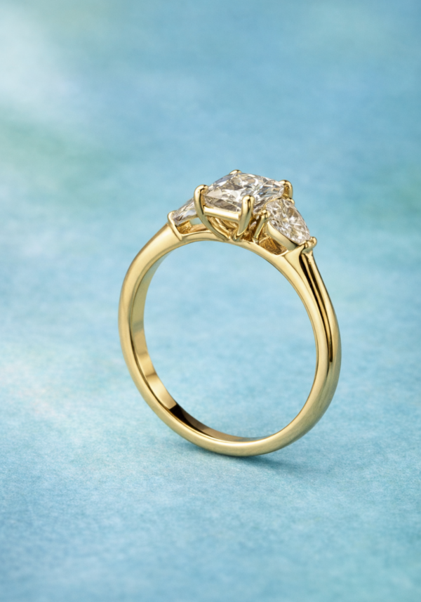 Anillo de Compromiso "Elir" con Diamante en Corte Esmeralda