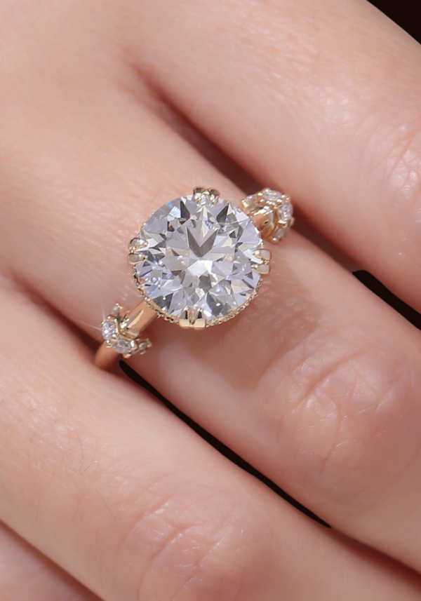 Anillo de Compromiso "Yadí" en Corte Redondo