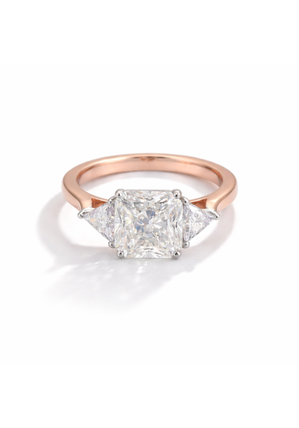 Anillo de Compromiso "Sahar" en Corte Radiante