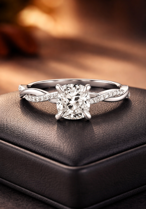 Anillo de Compromiso "Leví" en Corte Cushion