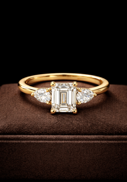 Anillo de Compromiso "Elir" con Diamante en Corte Esmeralda