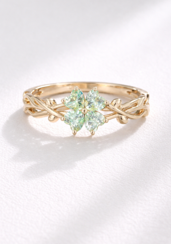 Anillo "Taví" en Corte Corazón