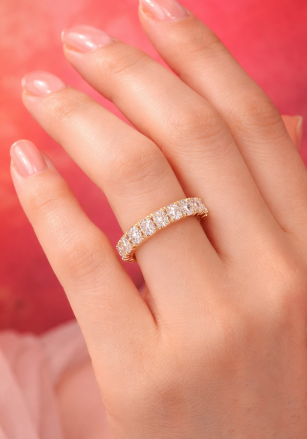 Anillo "Noah" con Diamantes en Corte Redondo