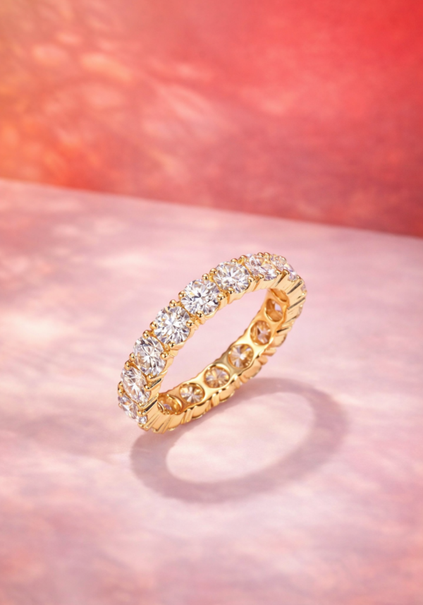 Anillo "Noah" con Diamantes en Corte Redondo