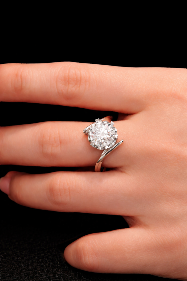 Anillo de Compromiso "Ahava" en Corte Redondo